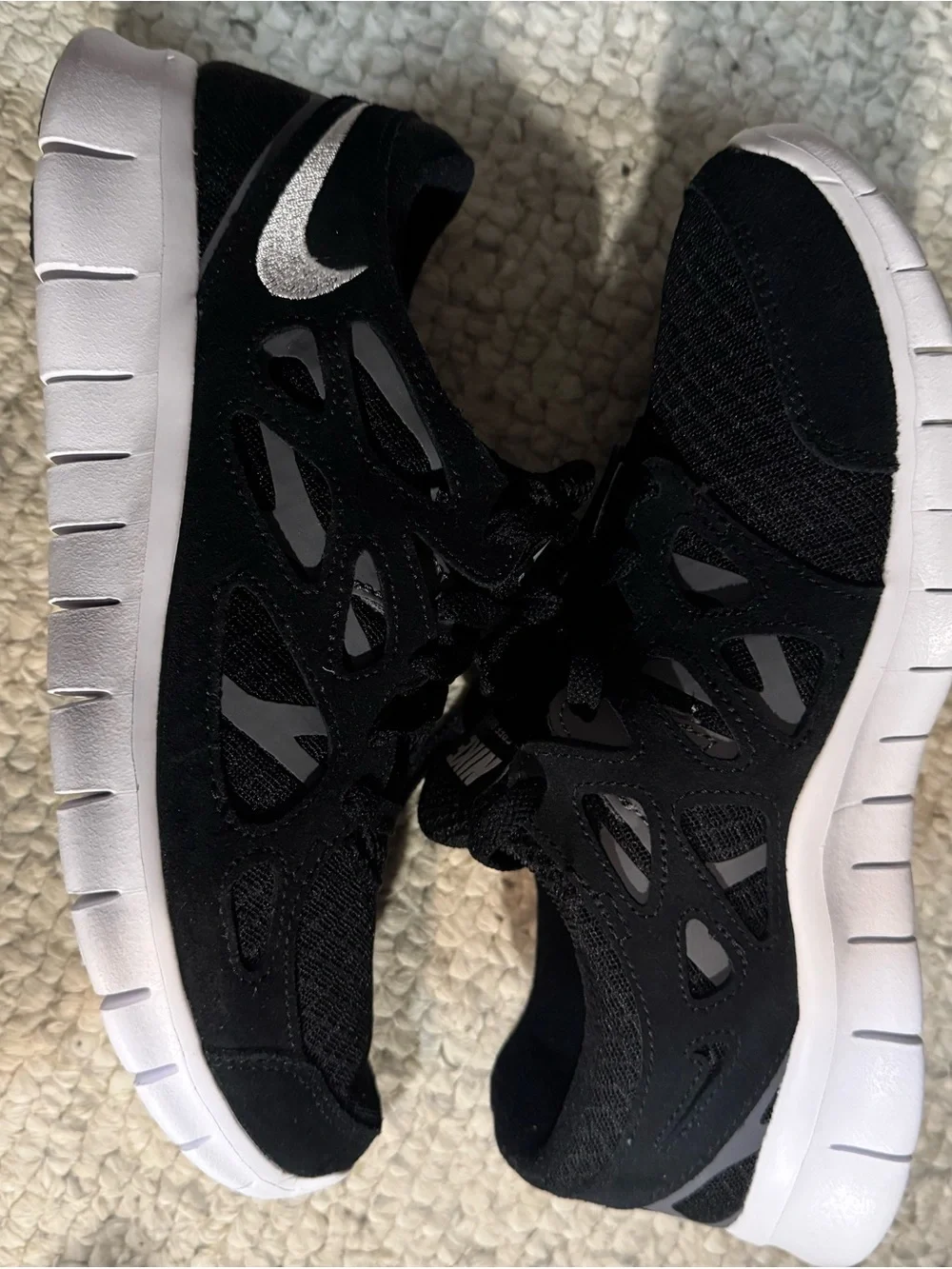 Men’s Nike Free Run 2 black and white size 8.5 amazing condition